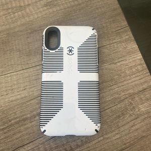white and black iphone xr speck case
